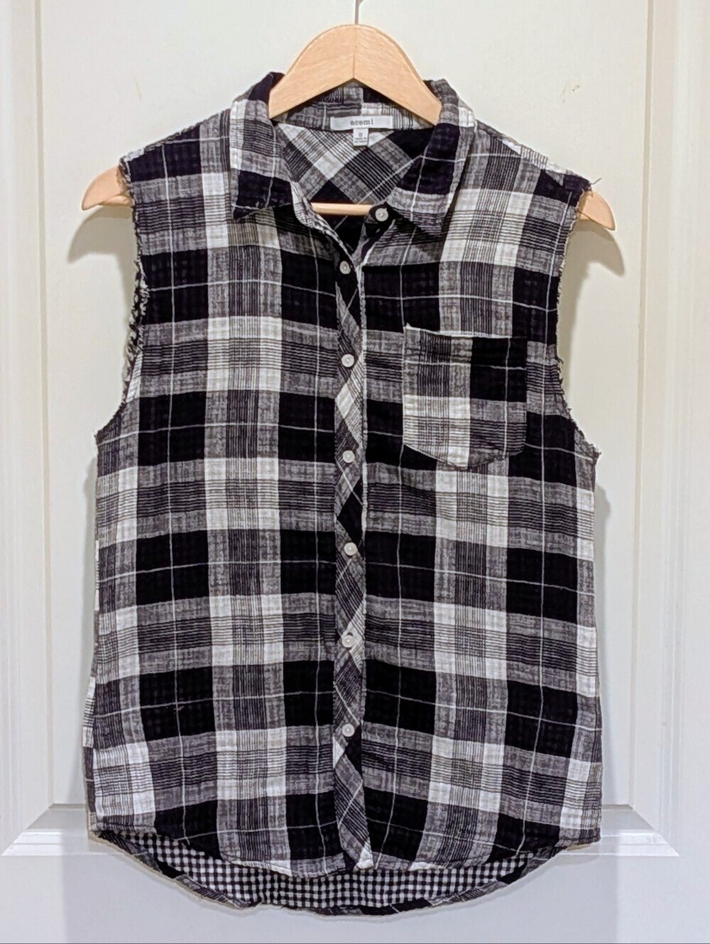 3/$30 EUC Acemi S Cotton Navy Blue and White Plaid Cutoff Sleeve Blouse
